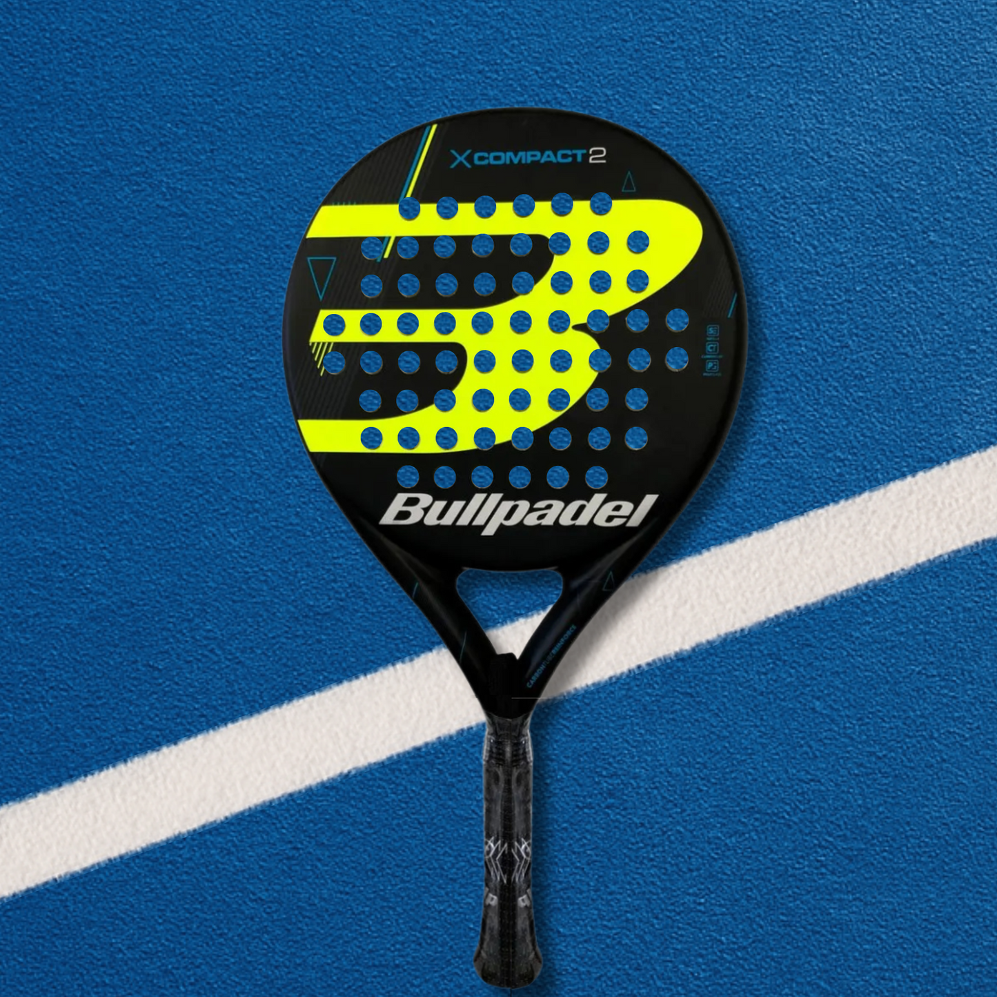 Padel racket with Bullpadel branding on a blue court background